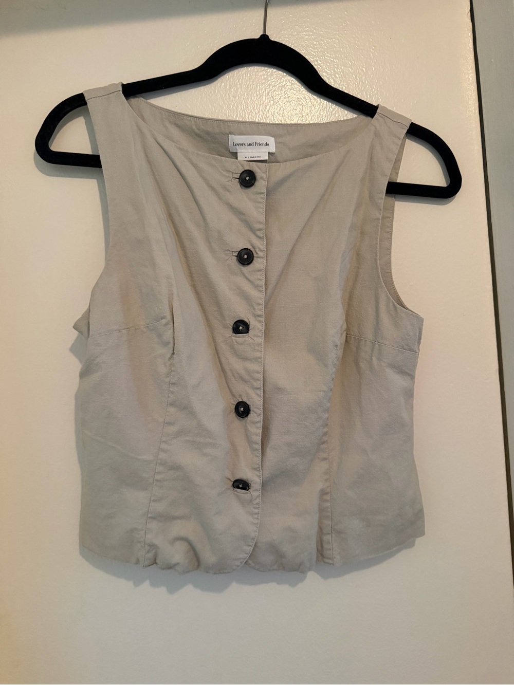 Lovers + Friends Beige Button-Front Sleeveless Top